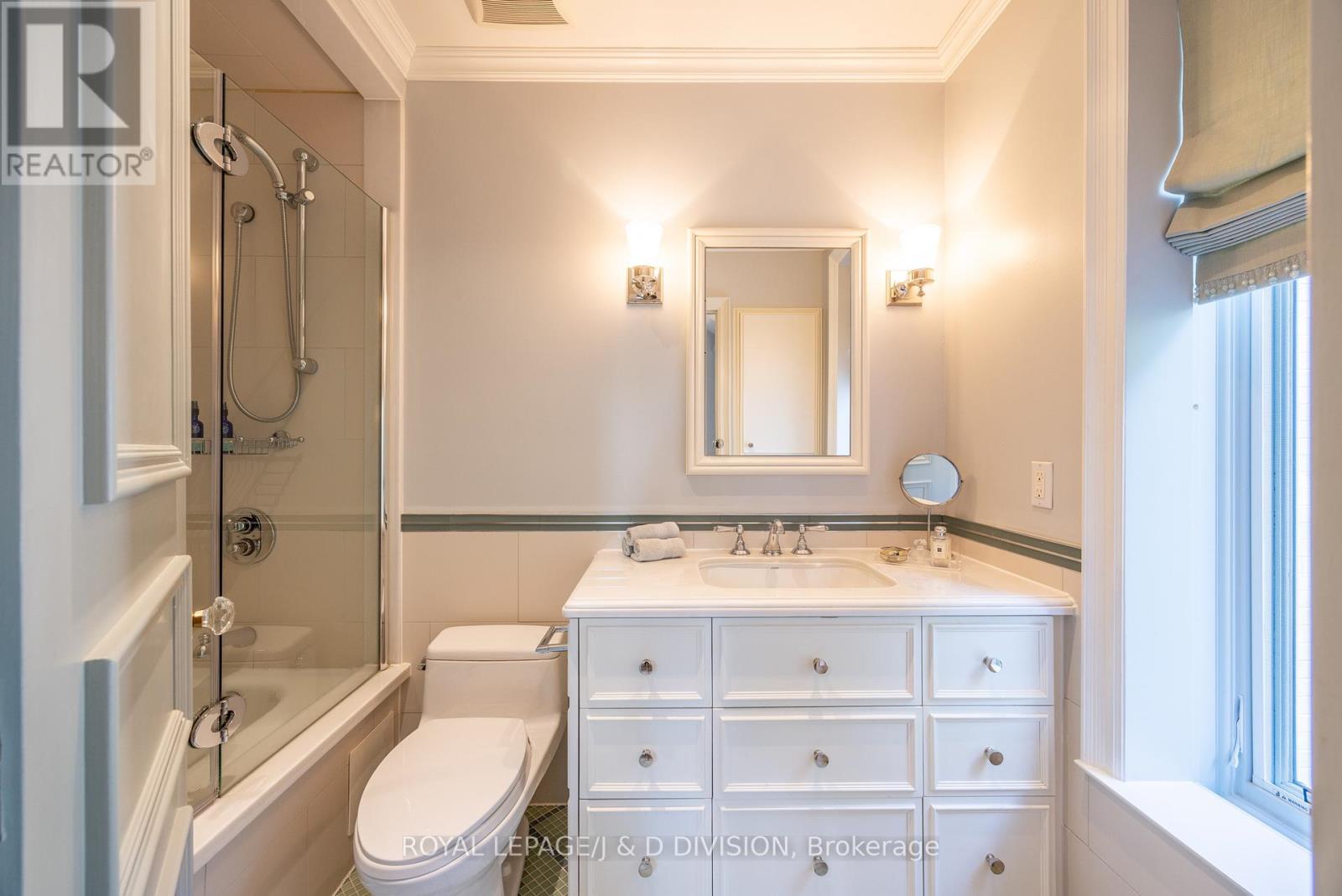 












12 FOREST GLEN CRESCENT

,
Toronto,




Ontario
M4N2E8

