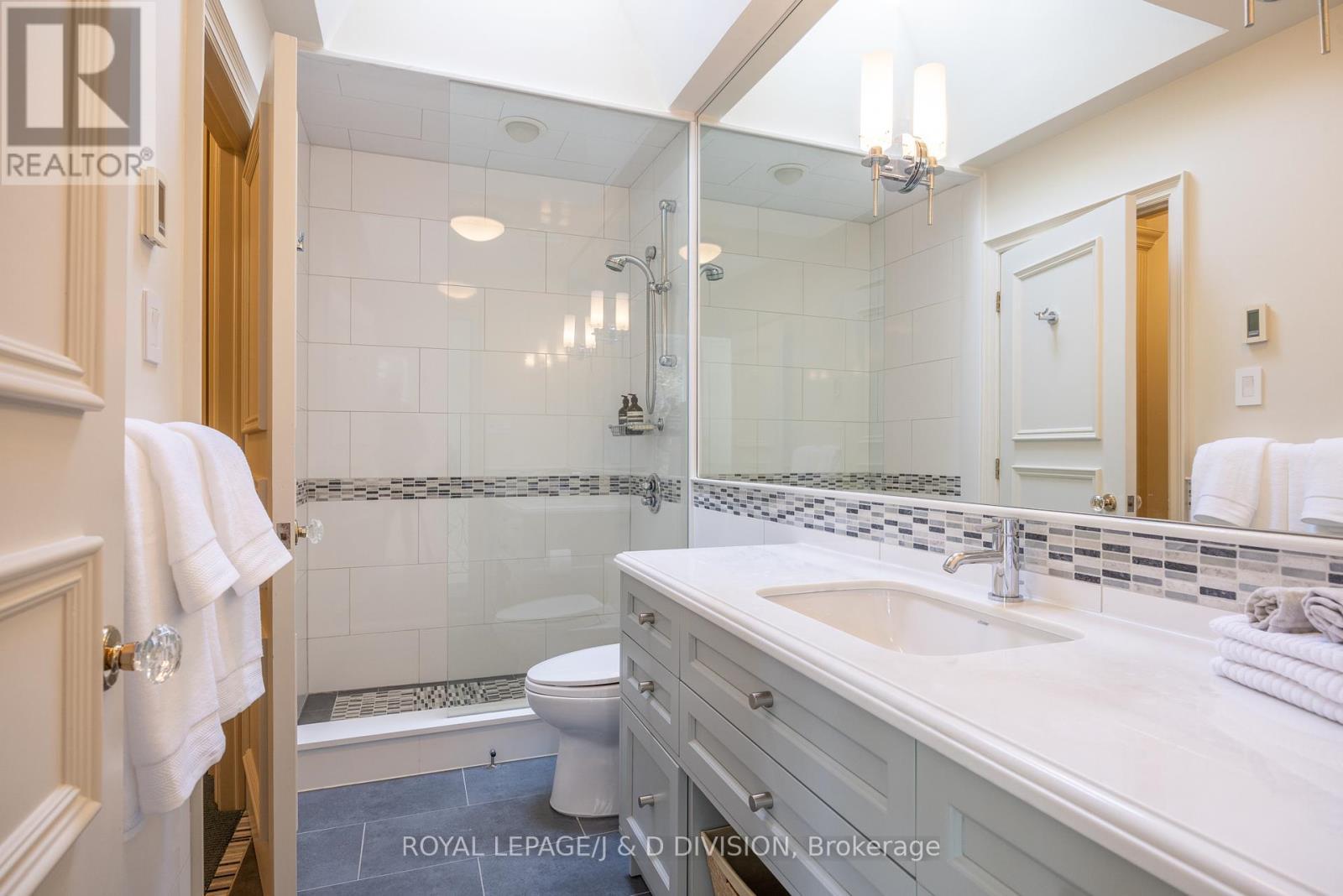 












12 FOREST GLEN CRESCENT

,
Toronto,




Ontario
M4N2E8

