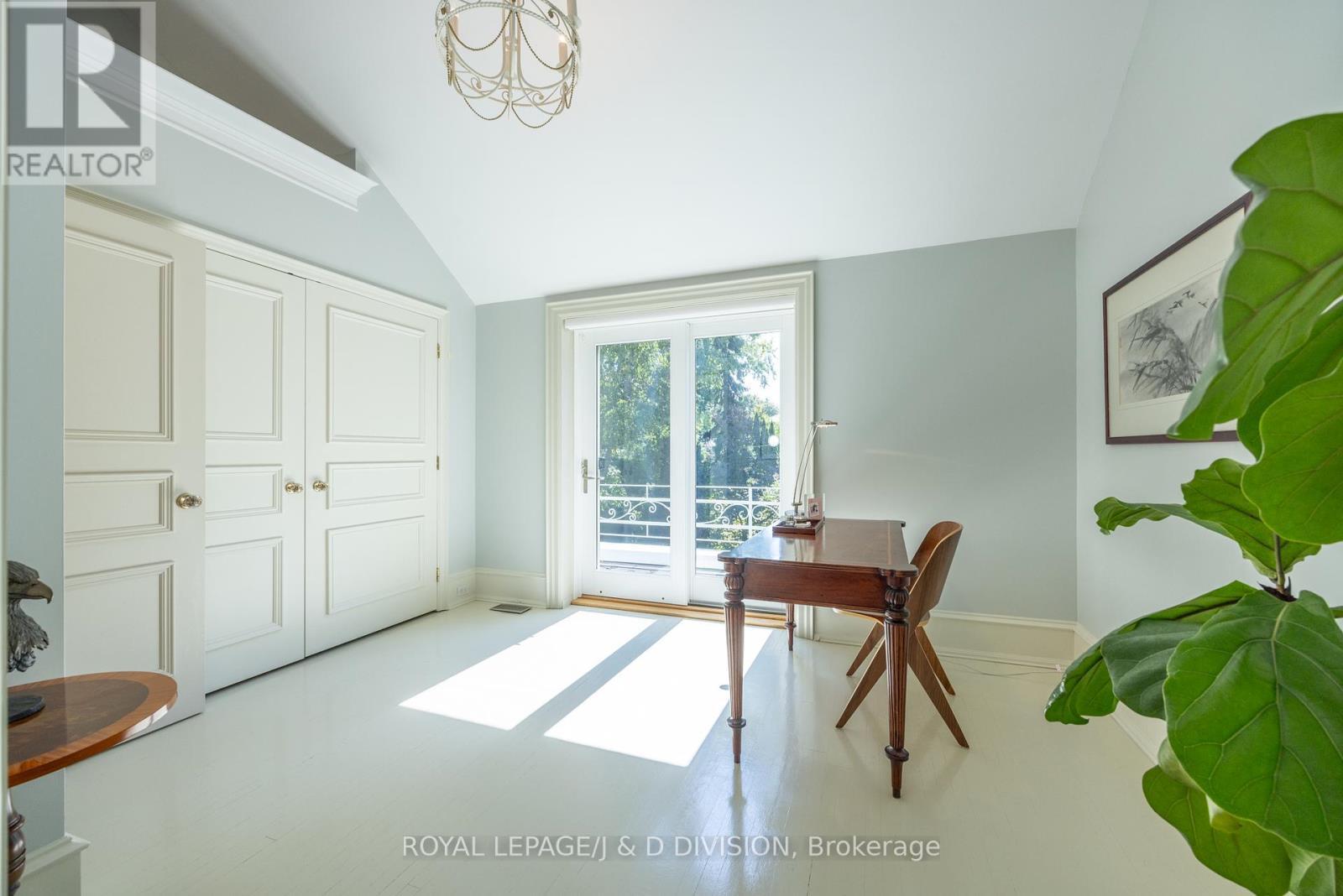 












12 FOREST GLEN CRESCENT

,
Toronto,




Ontario
M4N2E8

