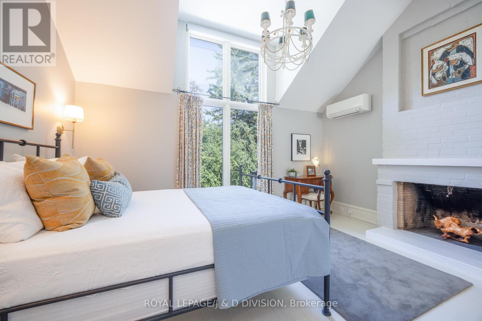 












12 FOREST GLEN CRESCENT

,
Toronto,




Ontario
M4N2E8

