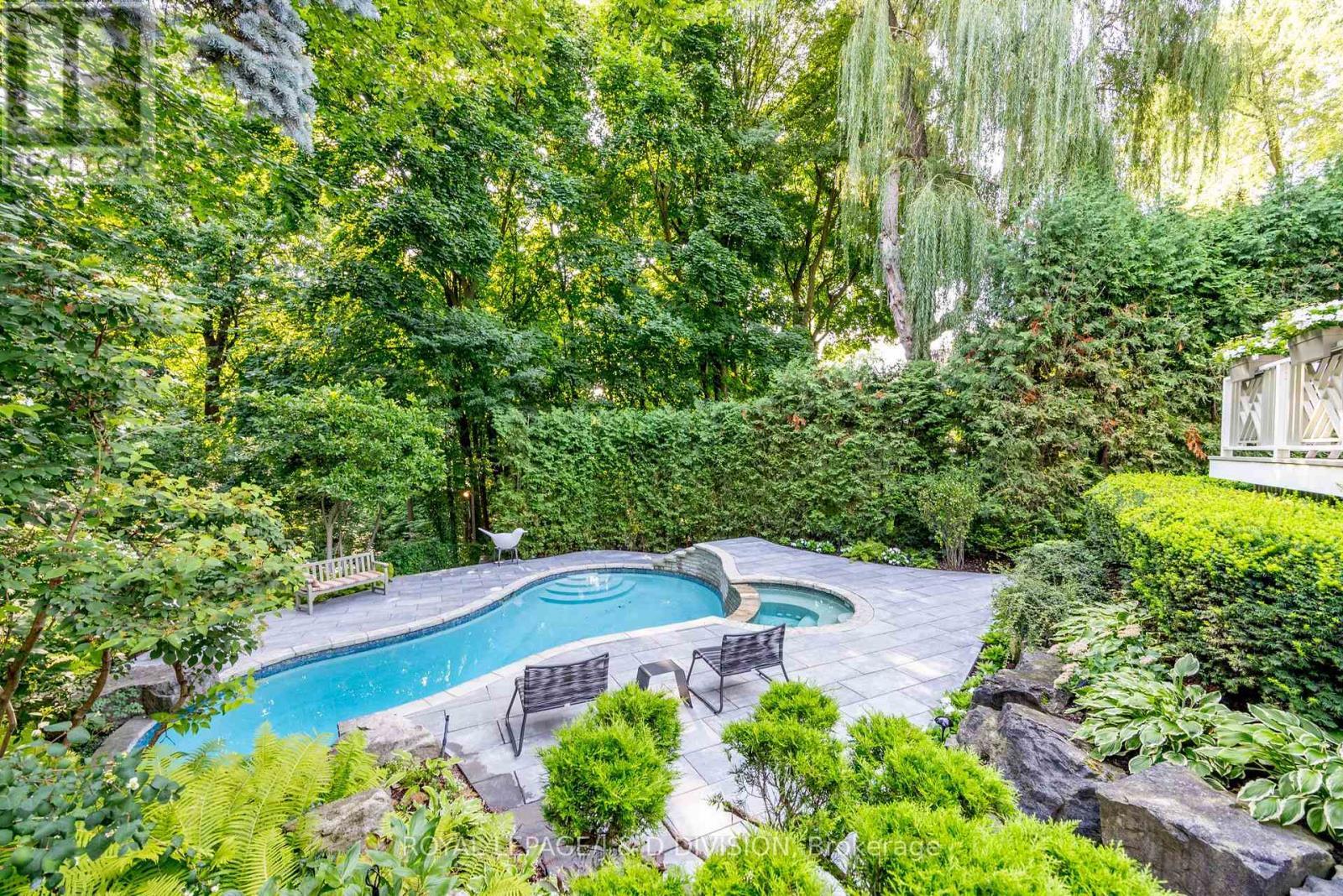 












12 FOREST GLEN CRESCENT

,
Toronto,




Ontario
M4N2E8

