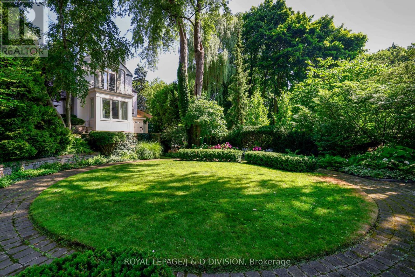 












12 FOREST GLEN CRESCENT

,
Toronto,




Ontario
M4N2E8

