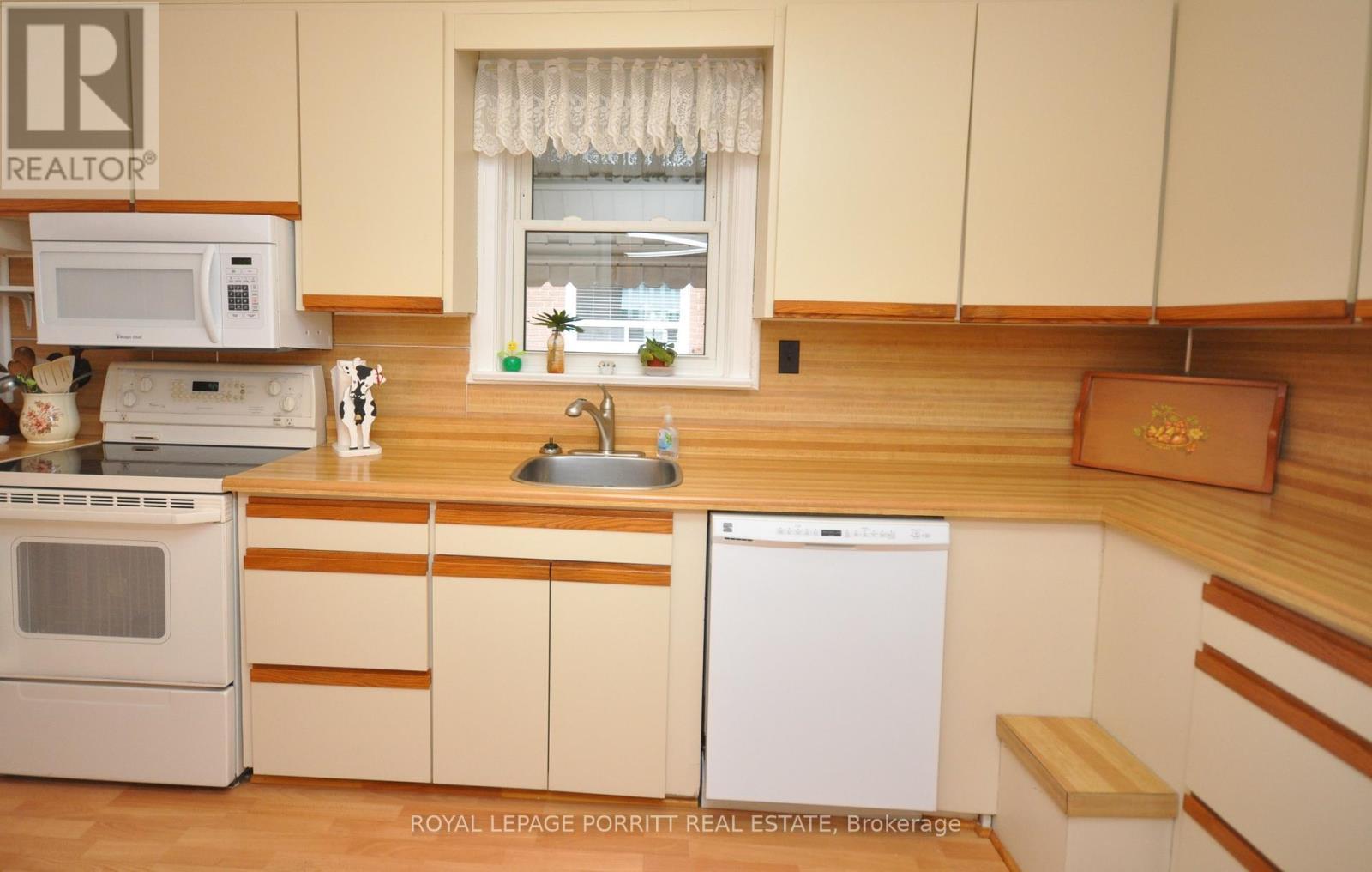 












42 ECKER DRIVE

,
Toronto,




Ontario
M8W2P4

