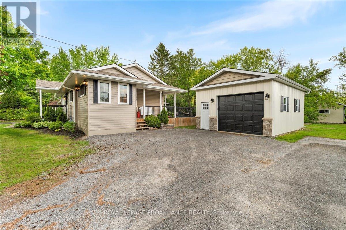 












29 HELYER ROAD

,
Quinte West (Murray Ward),




Ontario
K8V5P4

