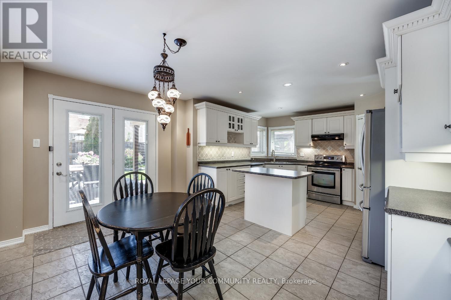 












3 BRIGGS CRESCENT E

,
Whitby,




Ontario
L1M2E8

