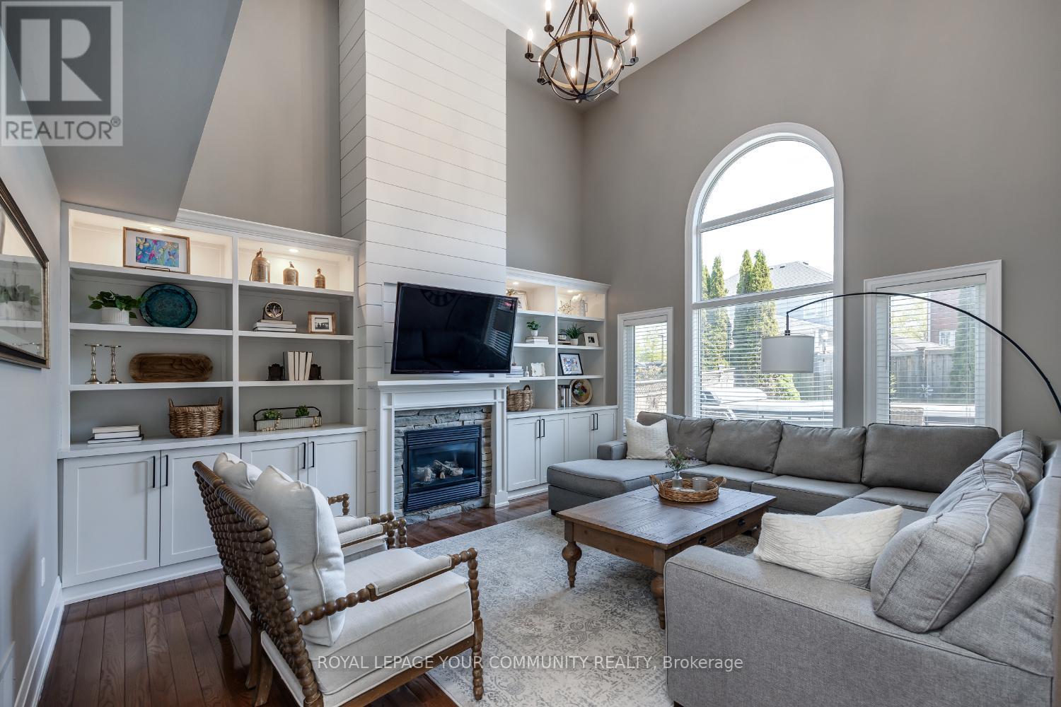 












3 BRIGGS CRESCENT E

,
Whitby,




Ontario
L1M2E8

