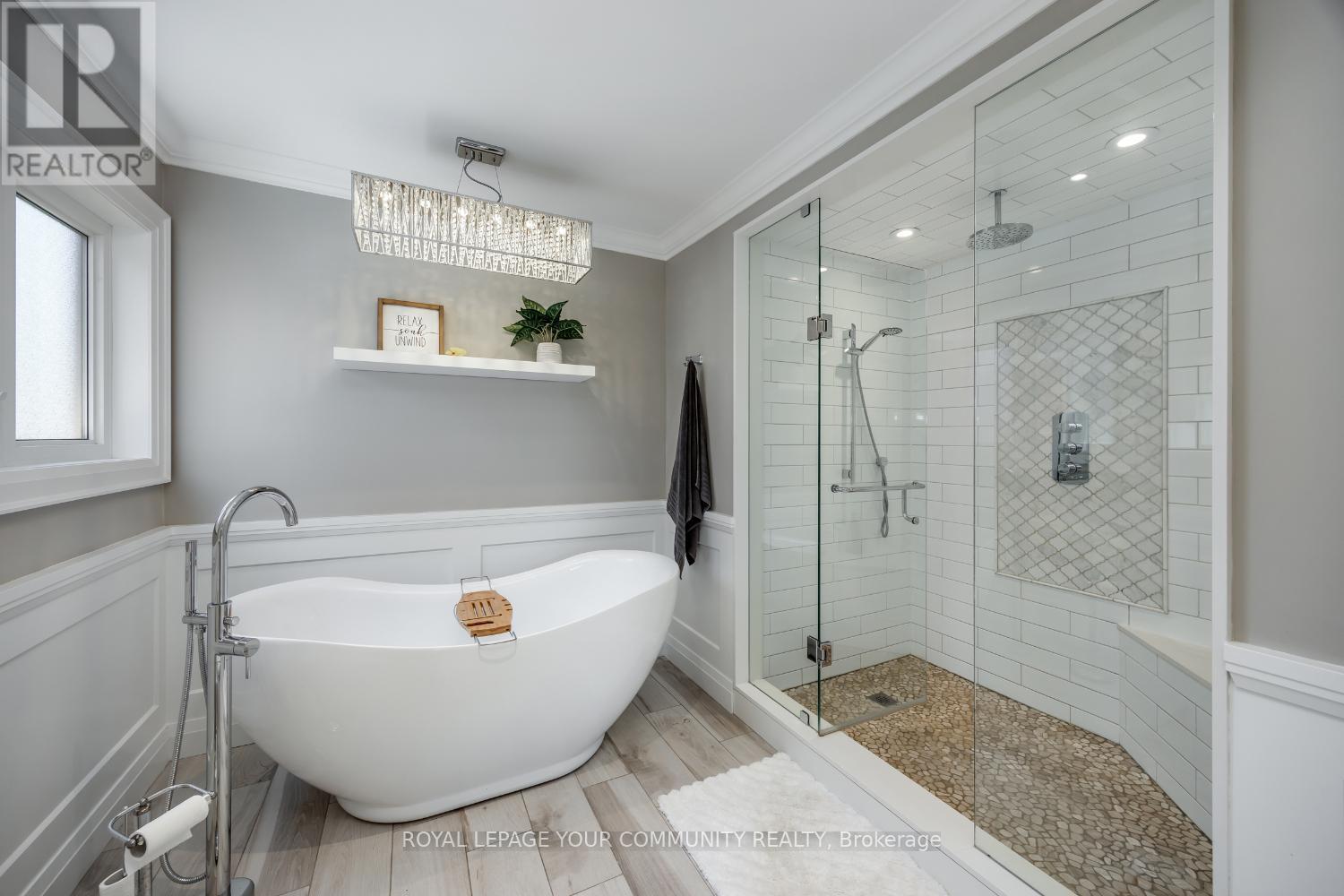 












3 BRIGGS CRESCENT E

,
Whitby,




Ontario
L1M2E8

