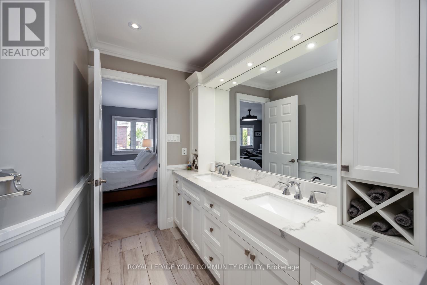 












3 BRIGGS CRESCENT E

,
Whitby,




Ontario
L1M2E8

