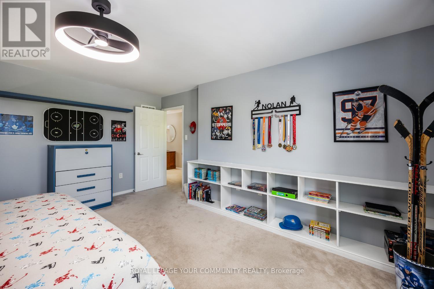 












3 BRIGGS CRESCENT E

,
Whitby,




Ontario
L1M2E8

