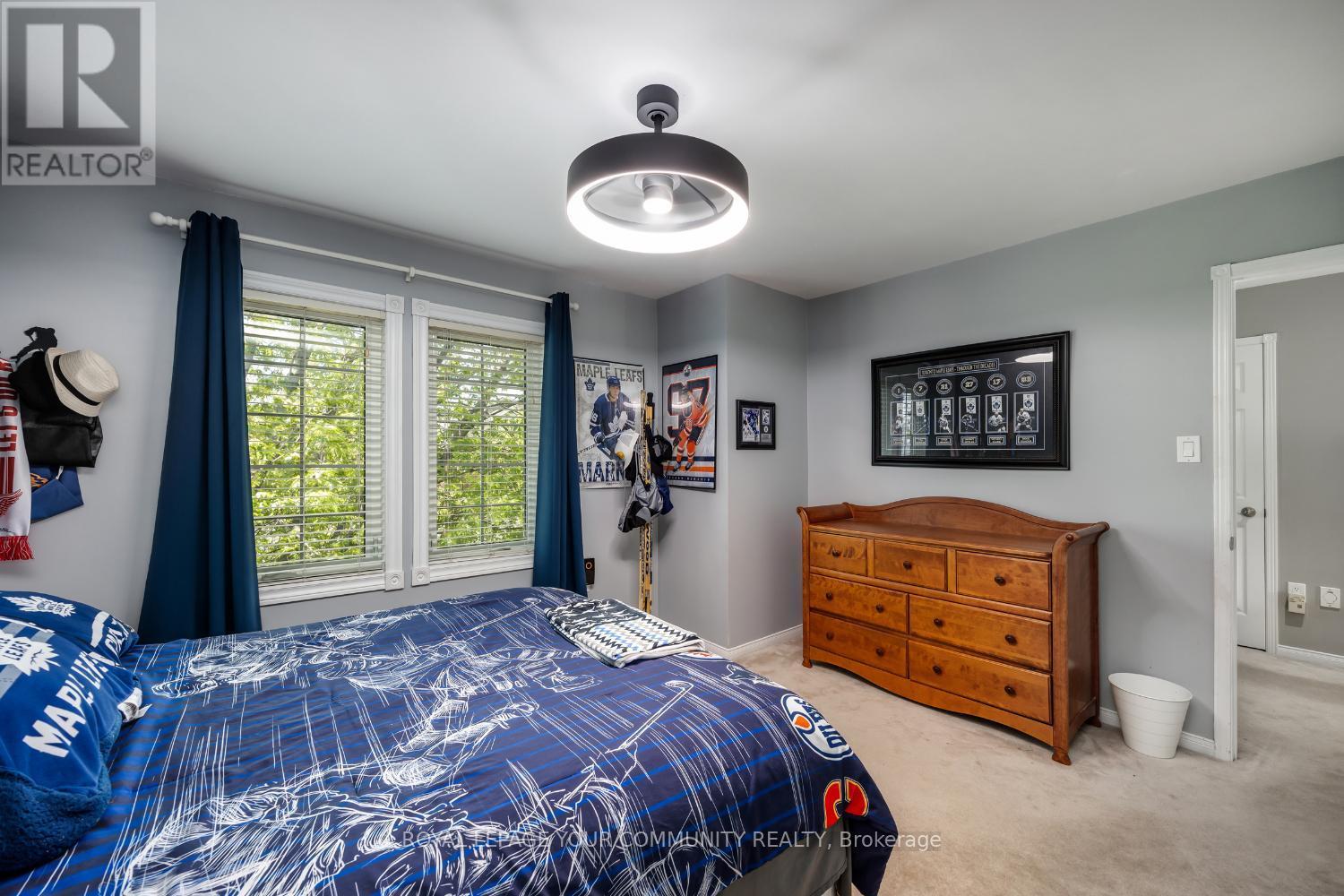 












3 BRIGGS CRESCENT E

,
Whitby,




Ontario
L1M2E8

