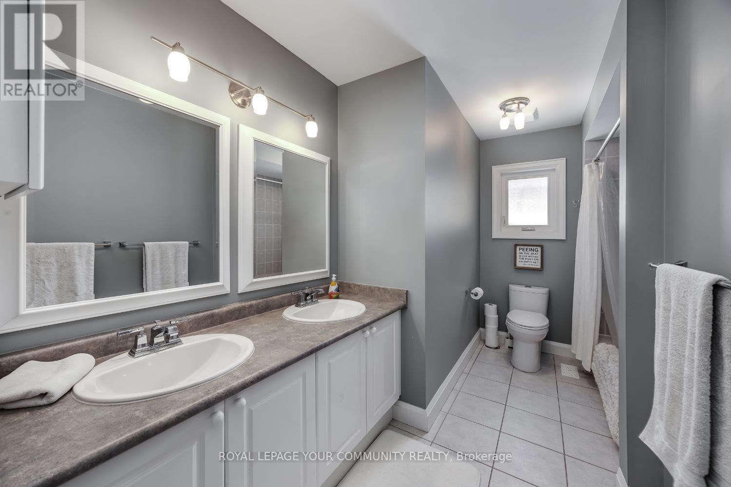 












3 BRIGGS CRESCENT E

,
Whitby,




Ontario
L1M2E8

