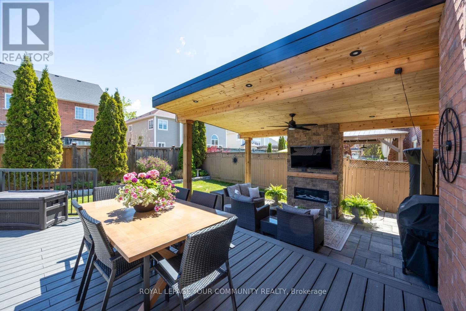 












3 BRIGGS CRESCENT E

,
Whitby,




Ontario
L1M2E8

