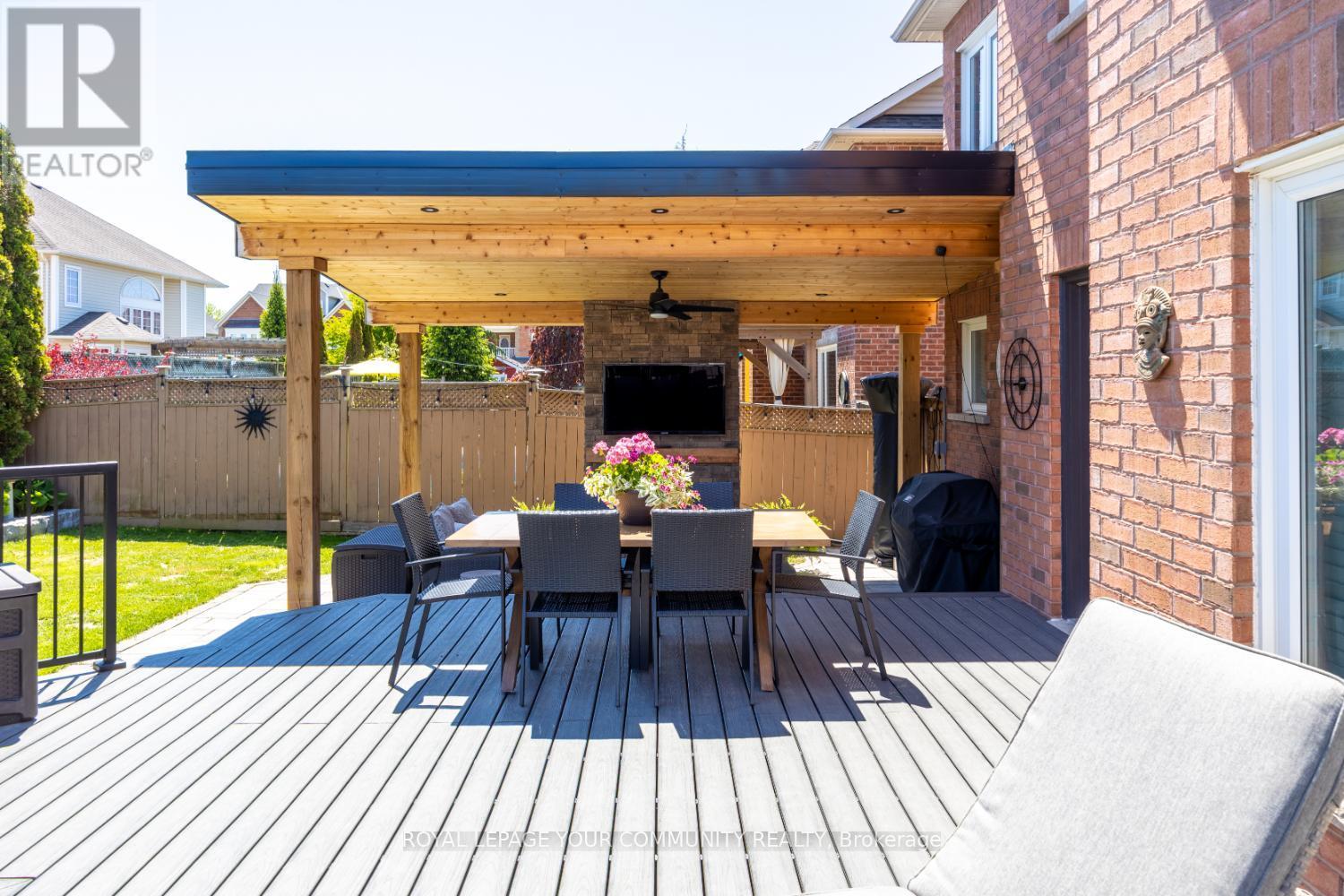 












3 BRIGGS CRESCENT E

,
Whitby,




Ontario
L1M2E8

