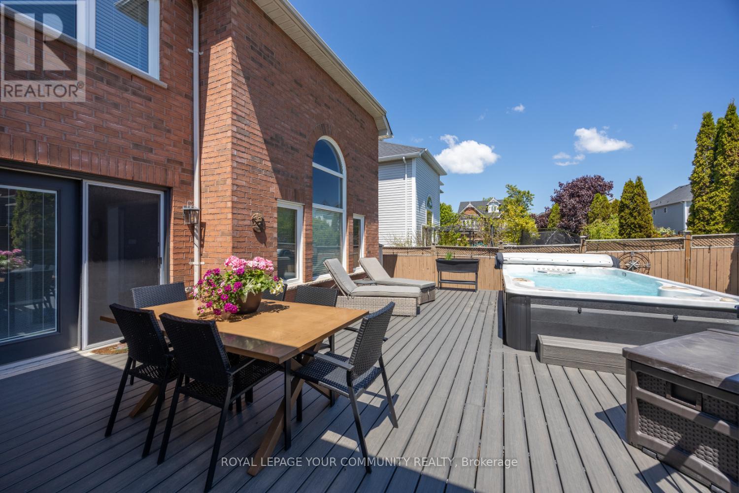 












3 BRIGGS CRESCENT E

,
Whitby,




Ontario
L1M2E8

