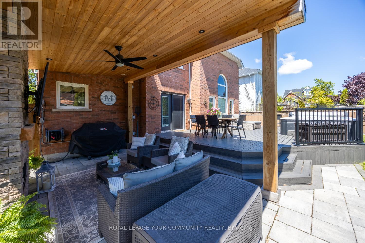 












3 BRIGGS CRESCENT E

,
Whitby,




Ontario
L1M2E8

