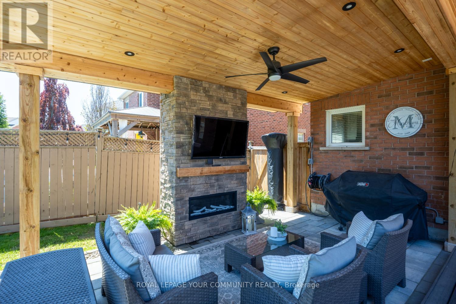 












3 BRIGGS CRESCENT E

,
Whitby,




Ontario
L1M2E8


