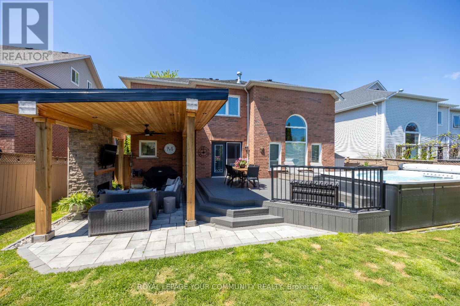 












3 BRIGGS CRESCENT E

,
Whitby,




Ontario
L1M2E8

