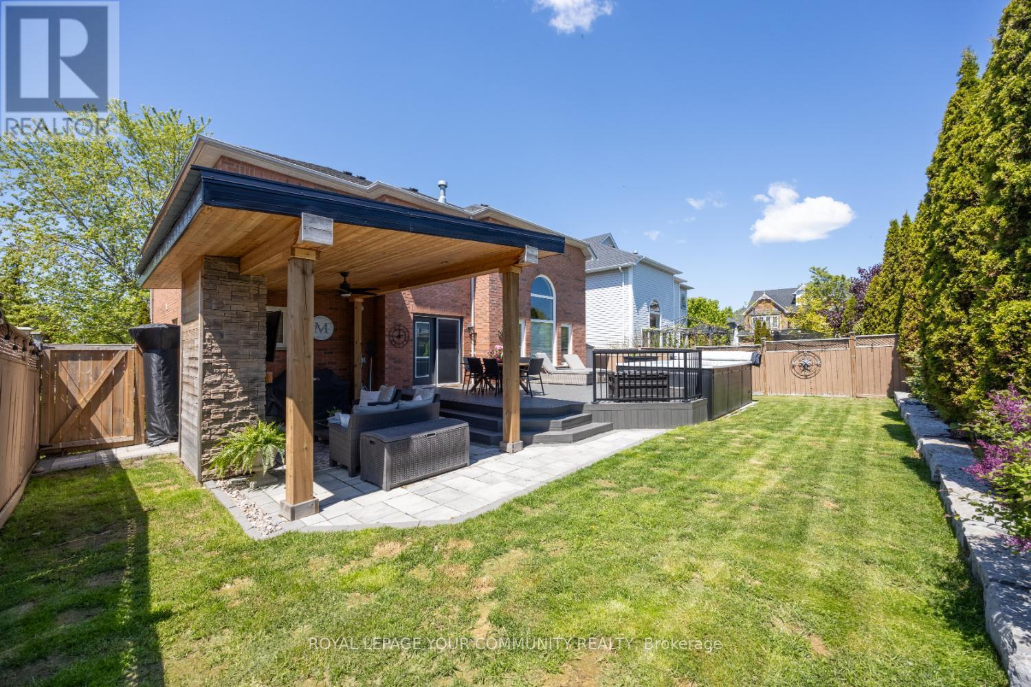 












3 BRIGGS CRESCENT E

,
Whitby,




Ontario
L1M2E8

