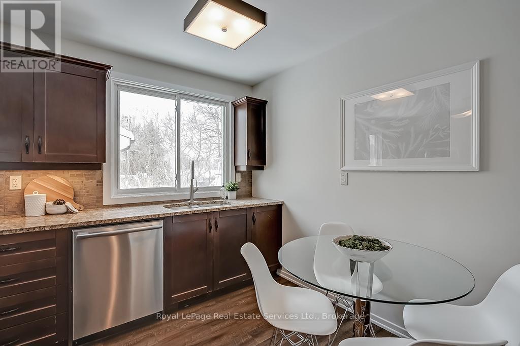 












630 OXFORD ROAD

,
Burlington (Roseland),




Ontario
L7N2R6

