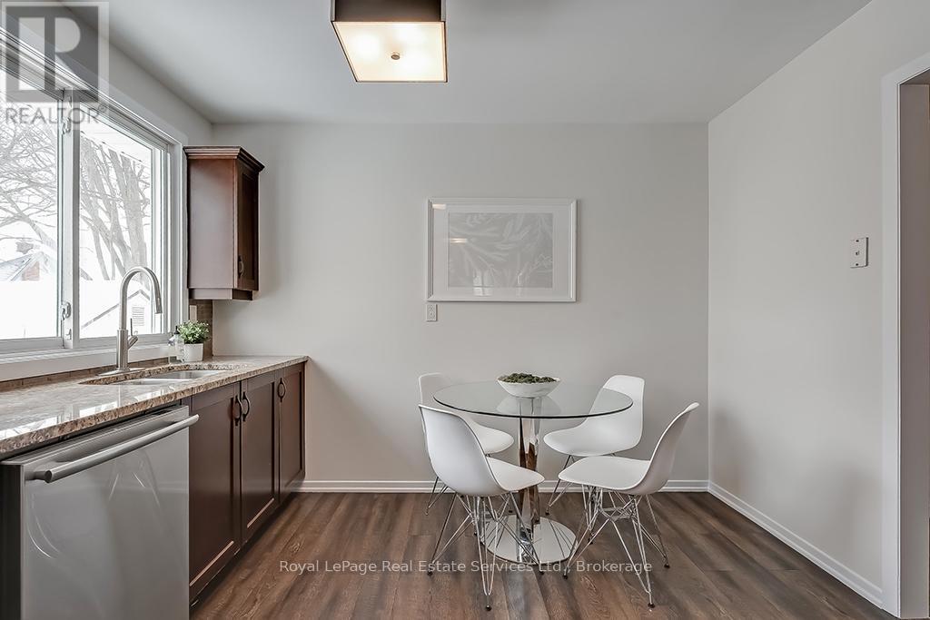 












630 OXFORD ROAD

,
Burlington (Roseland),




Ontario
L7N2R6

