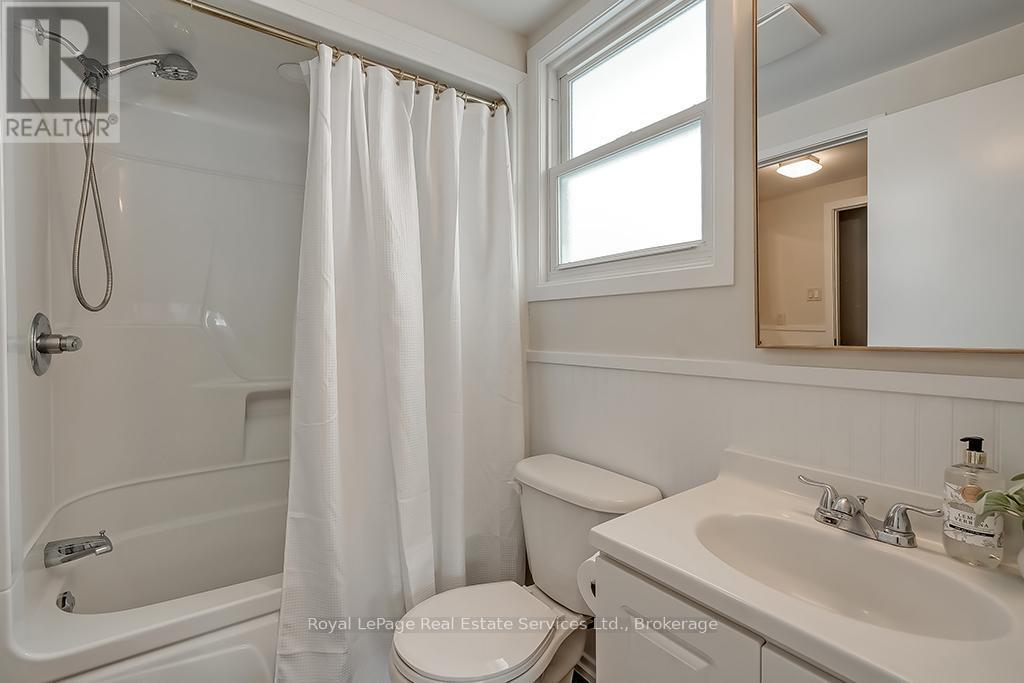 












630 OXFORD ROAD

,
Burlington (Roseland),




Ontario
L7N2R6

