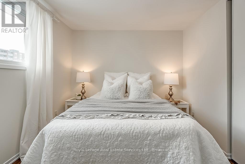 












630 OXFORD ROAD

,
Burlington (Roseland),




Ontario
L7N2R6

