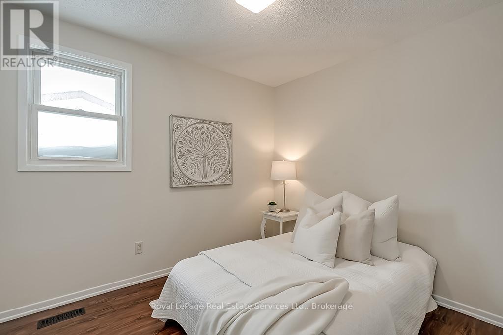 












630 OXFORD ROAD

,
Burlington (Roseland),




Ontario
L7N2R6


