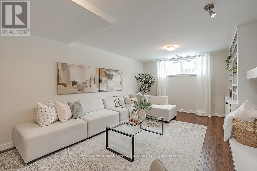 












630 OXFORD ROAD

,
Burlington (Roseland),




Ontario
L7N2R6

