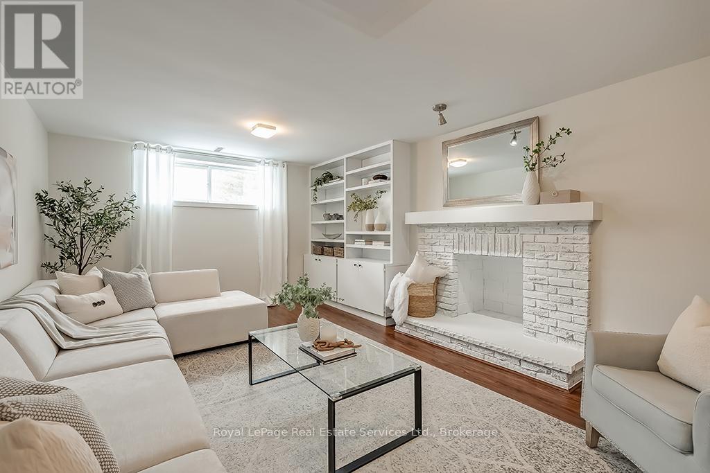 












630 OXFORD ROAD

,
Burlington (Roseland),




Ontario
L7N2R6

