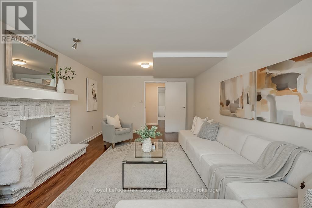 












630 OXFORD ROAD

,
Burlington (Roseland),




Ontario
L7N2R6

