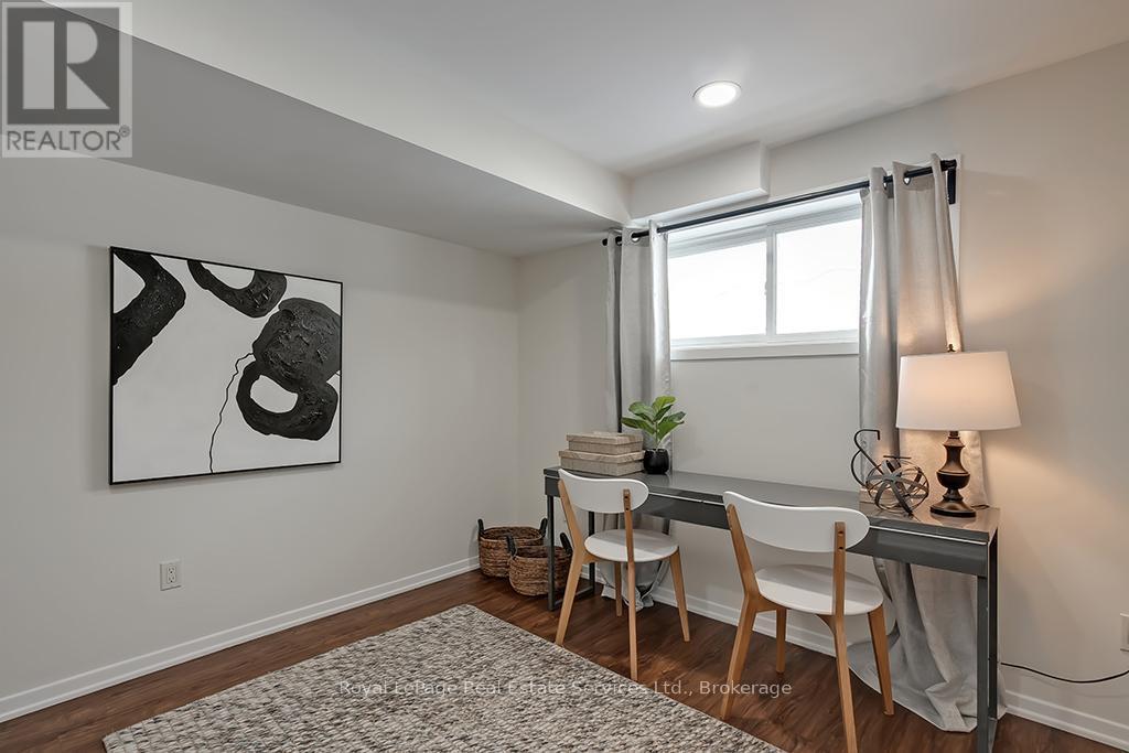 












630 OXFORD ROAD

,
Burlington (Roseland),




Ontario
L7N2R6


