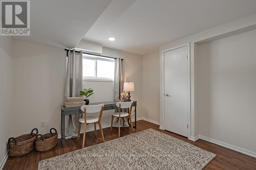 












630 OXFORD ROAD

,
Burlington (Roseland),




Ontario
L7N2R6

