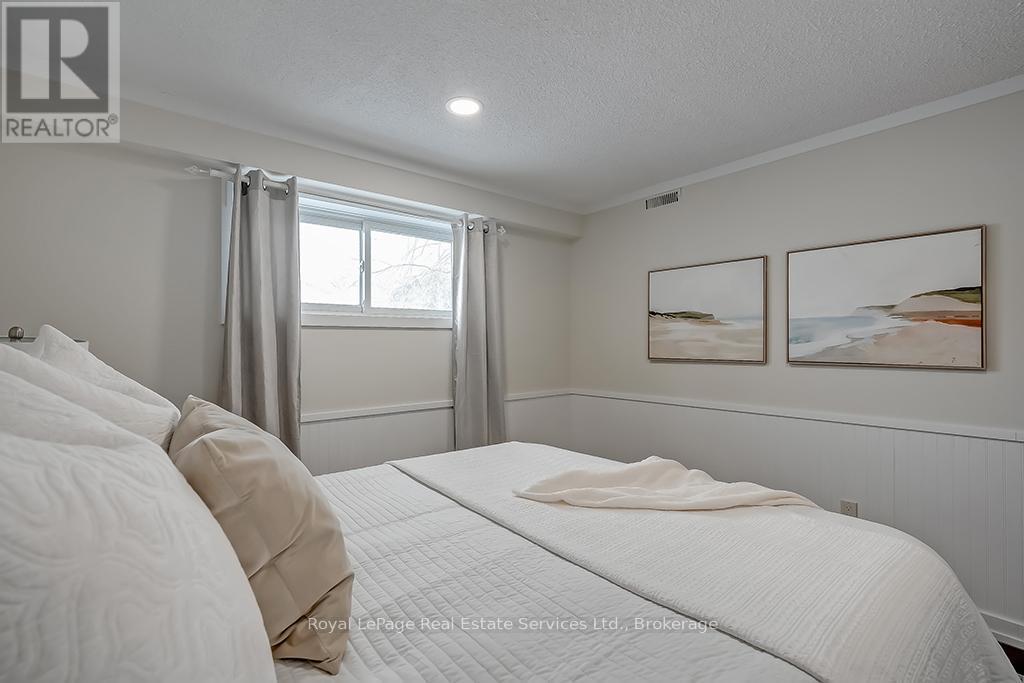 












630 OXFORD ROAD

,
Burlington (Roseland),




Ontario
L7N2R6

