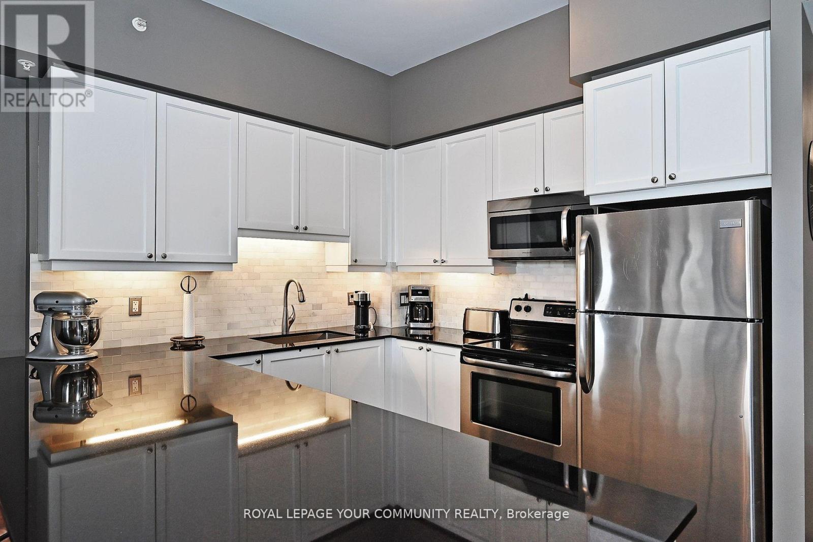 












1018 - 12 WOODSTREAM BOULEVARD

,
Vaughan,




Ontario
L4L8C3

