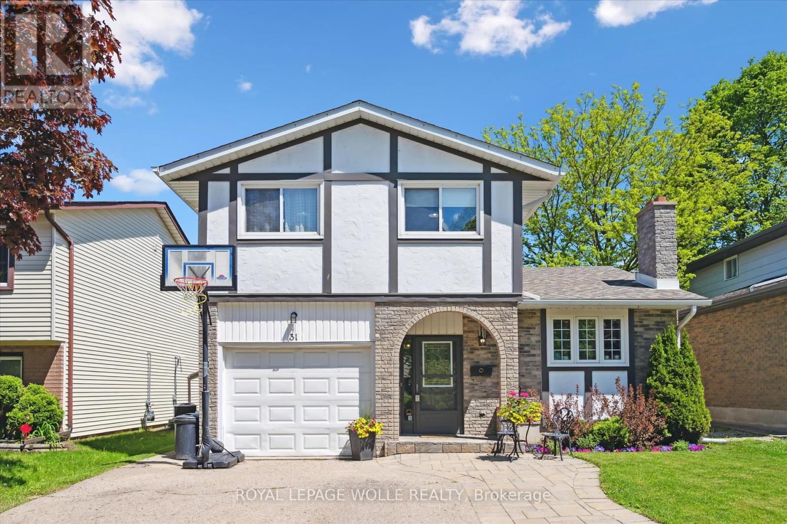 












31 DRIFTWOOD PLACE

,
Kitchener,




Ontario
N2N1W3

