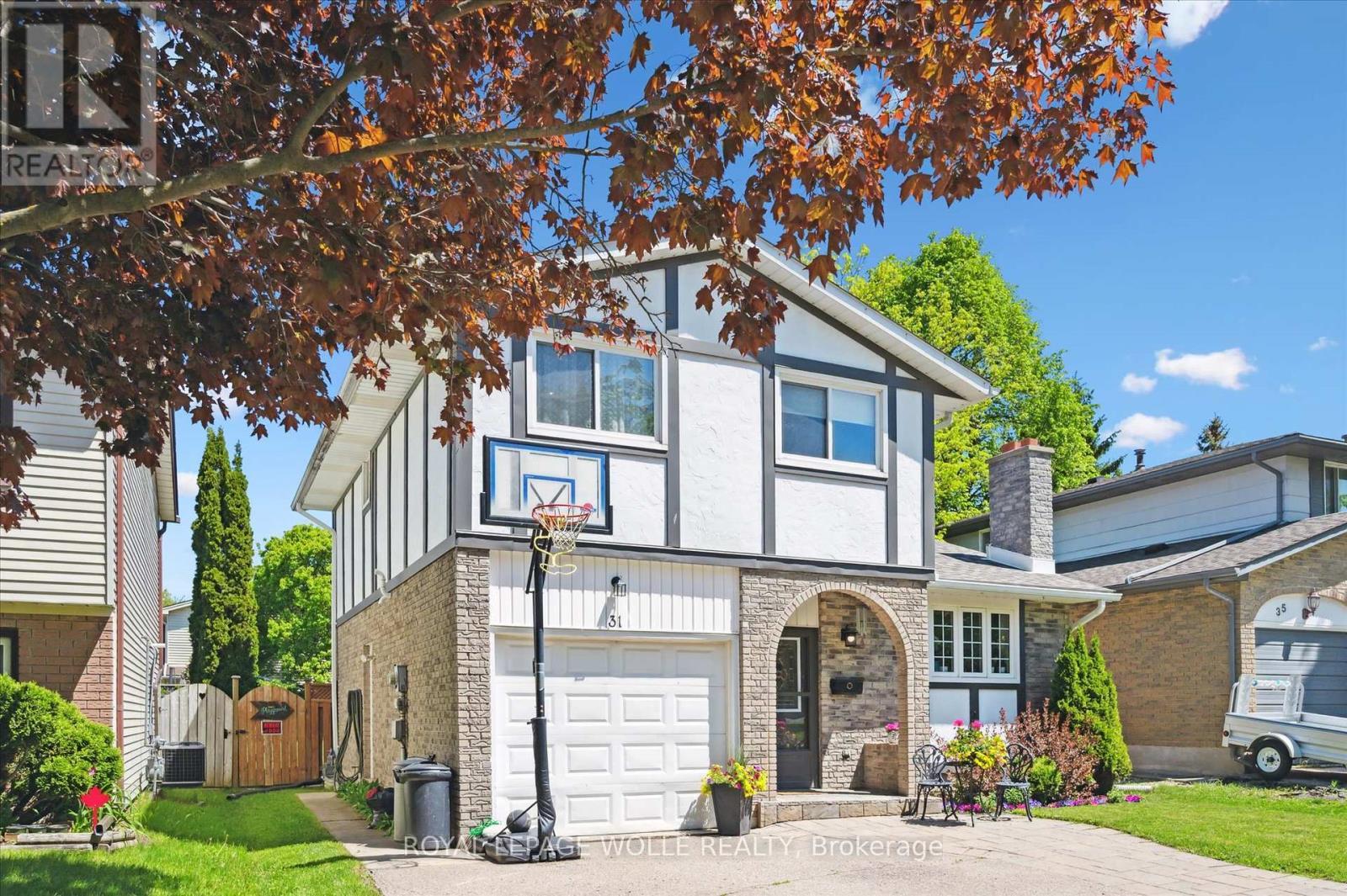












31 DRIFTWOOD PLACE

,
Kitchener,




Ontario
N2N1W3

