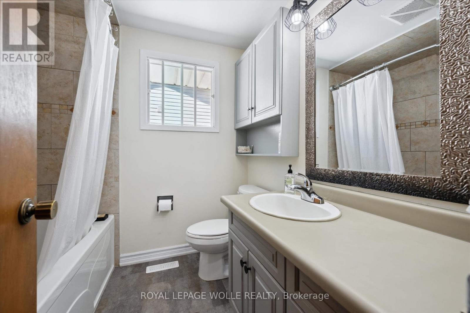 












31 DRIFTWOOD PLACE

,
Kitchener,




Ontario
N2N1W3

