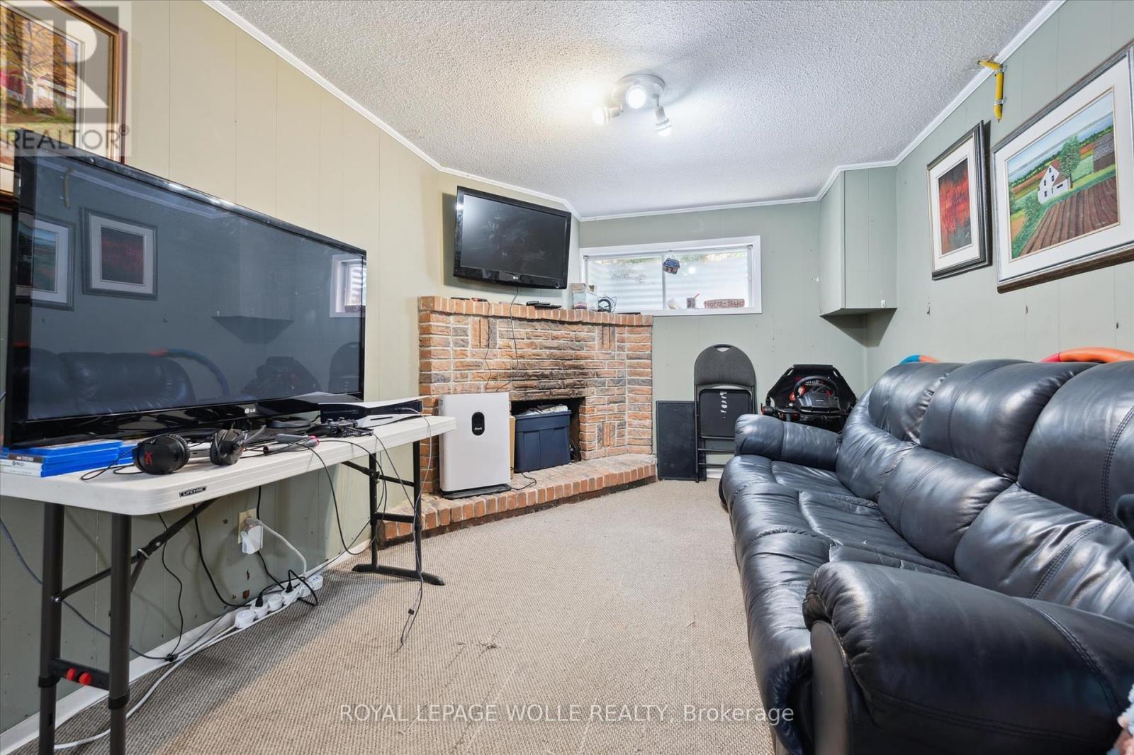 












31 DRIFTWOOD PLACE

,
Kitchener,




Ontario
N2N1W3

