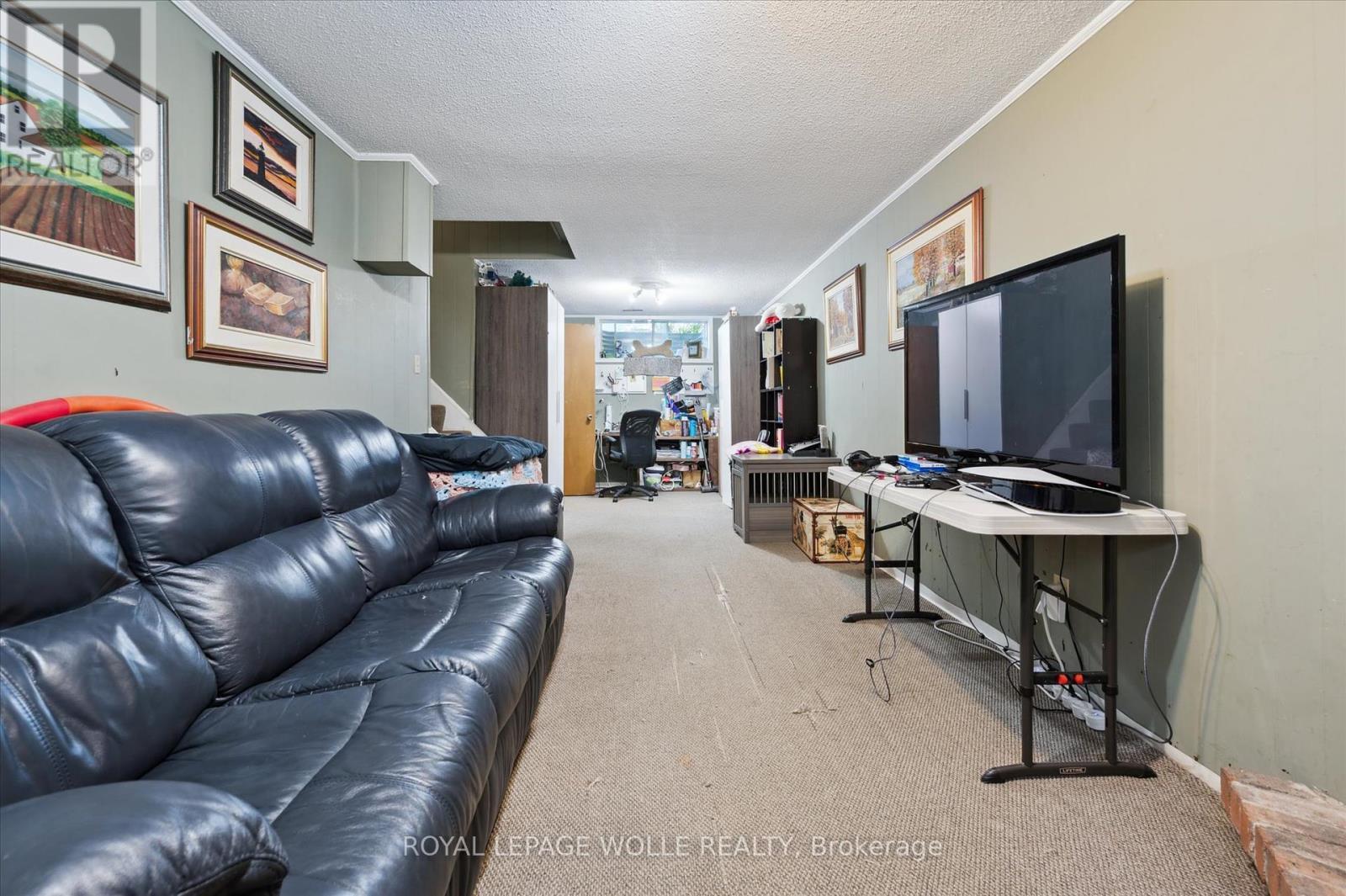 












31 DRIFTWOOD PLACE

,
Kitchener,




Ontario
N2N1W3

