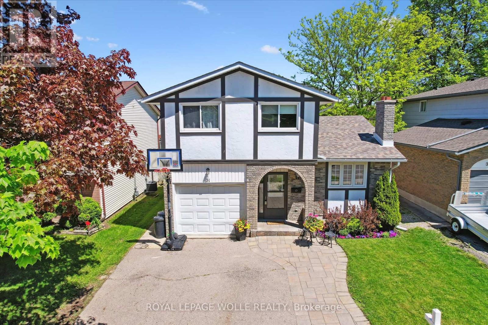 












31 DRIFTWOOD PLACE

,
Kitchener,




Ontario
N2N1W3

