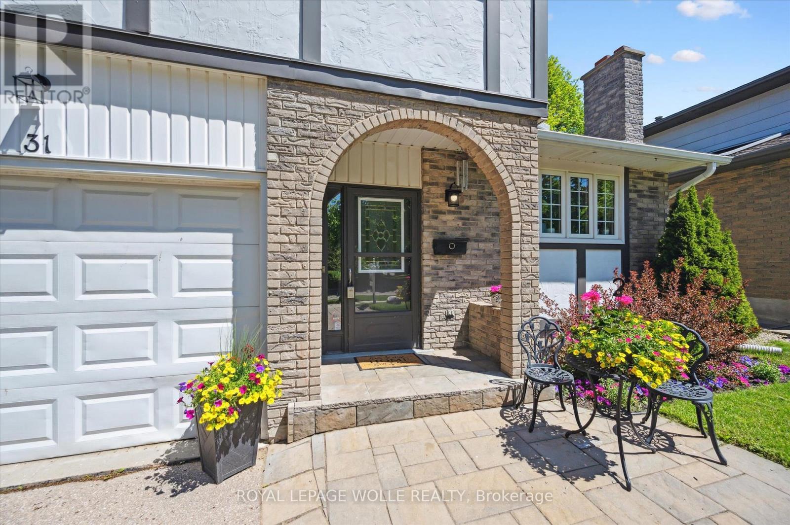 












31 DRIFTWOOD PLACE

,
Kitchener,




Ontario
N2N1W3

