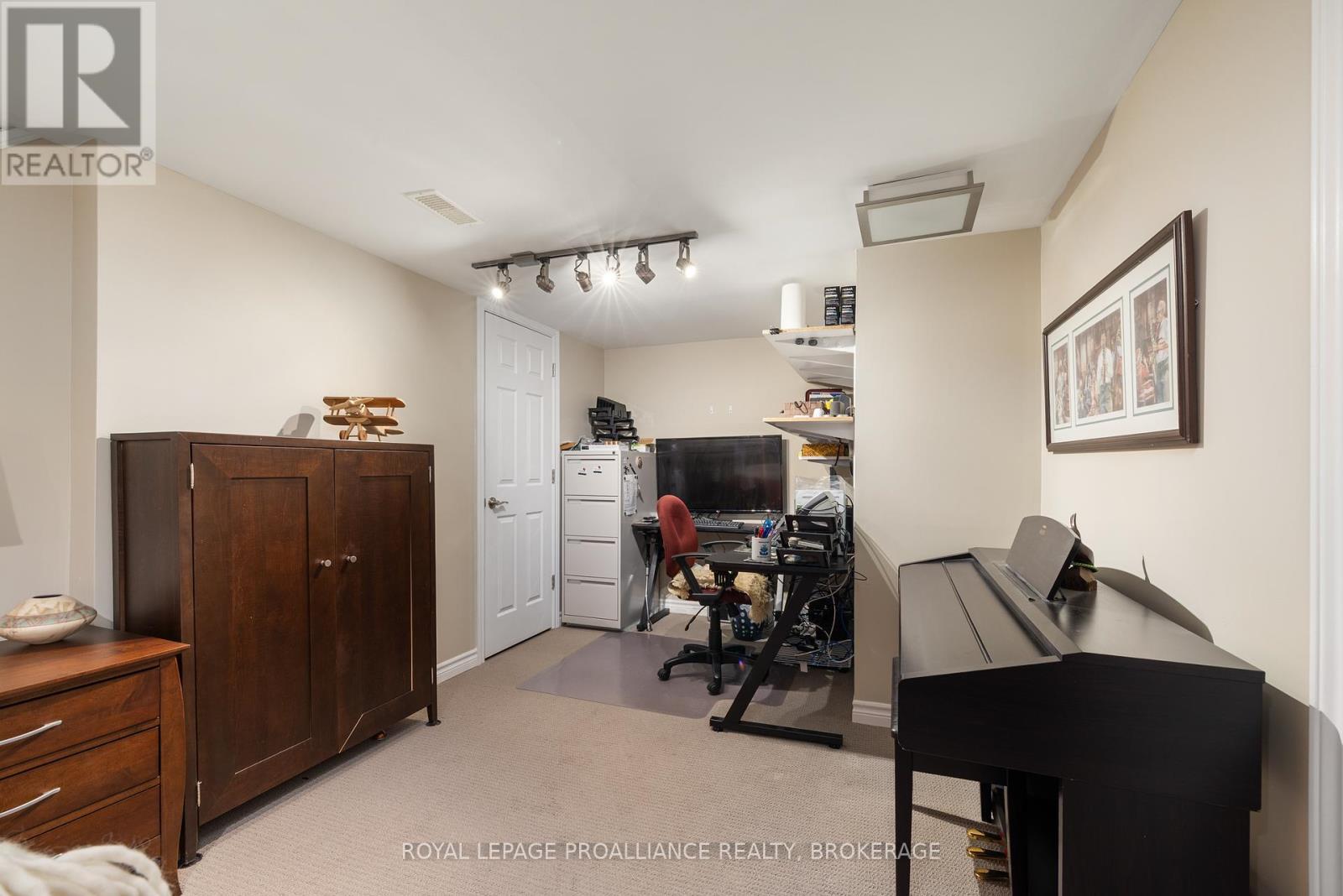 












300 WELLINGTON STREET

,
Kingston (East of Sir John A. Blvd),




Ontario
K7K2Z3


