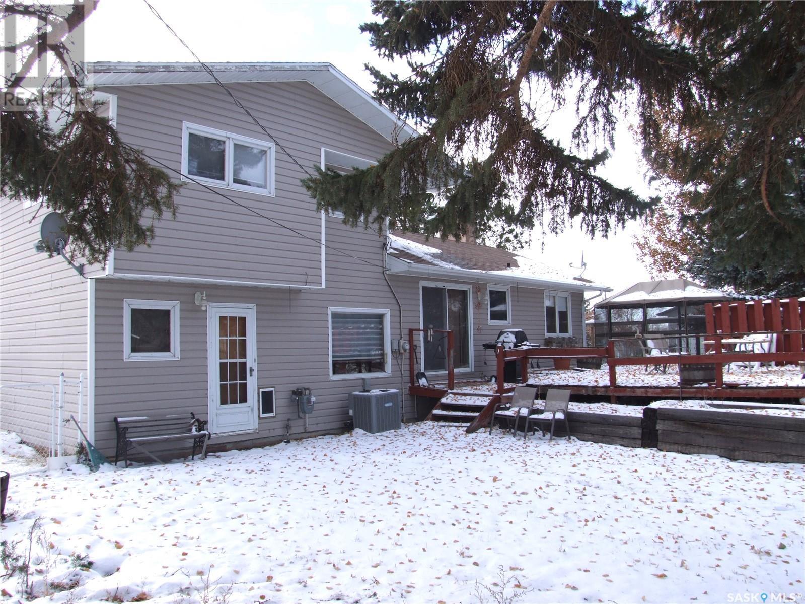 












201 8th STREET W

,
Leader,




Saskatchewan
S0N1H0

