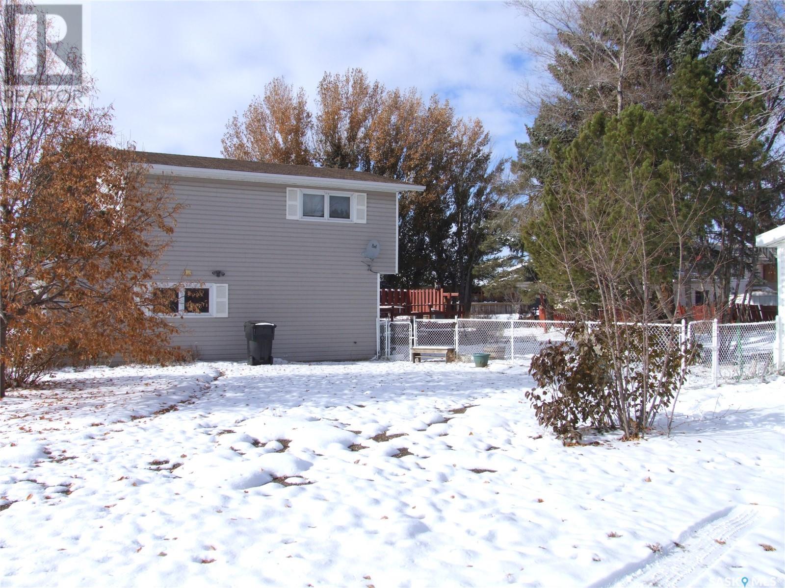 












201 8th STREET W

,
Leader,




Saskatchewan
S0N1H0

