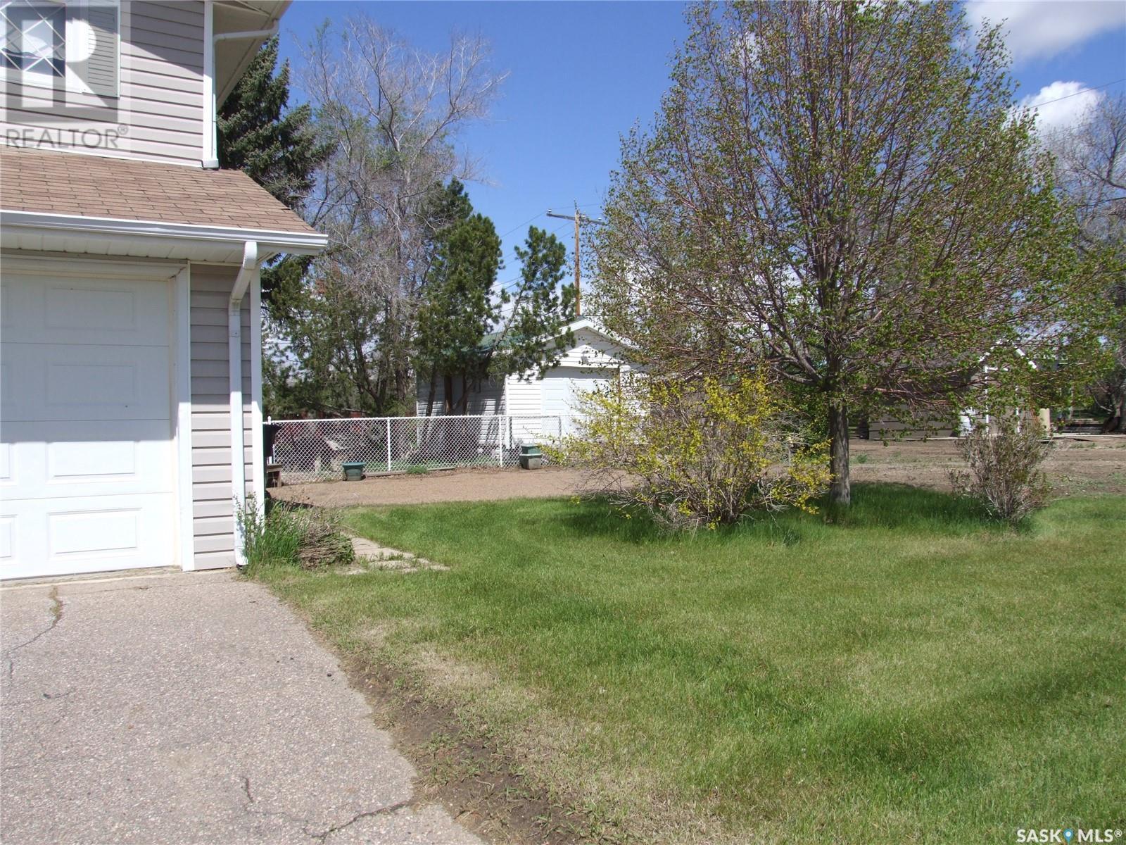 












201 8th STREET W

,
Leader,




Saskatchewan
S0N1H0

