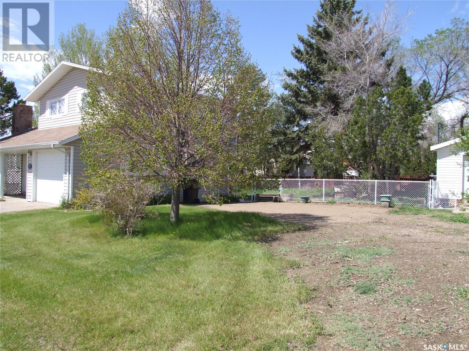 












201 8th STREET W

,
Leader,




Saskatchewan
S0N1H0


