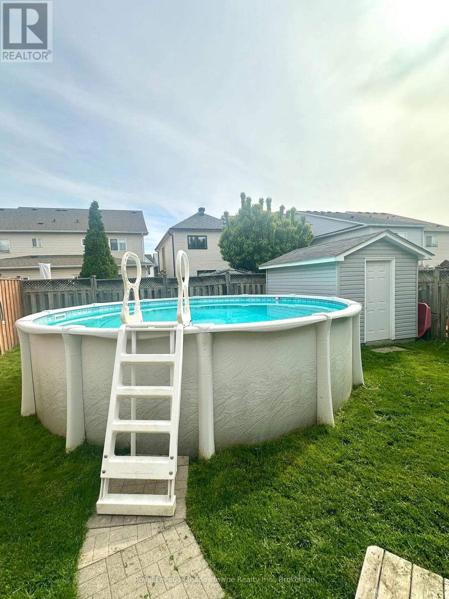












13 ROBARTS DRIVE

,
Milton (DE Dempsey),




Ontario
L9T5P8

