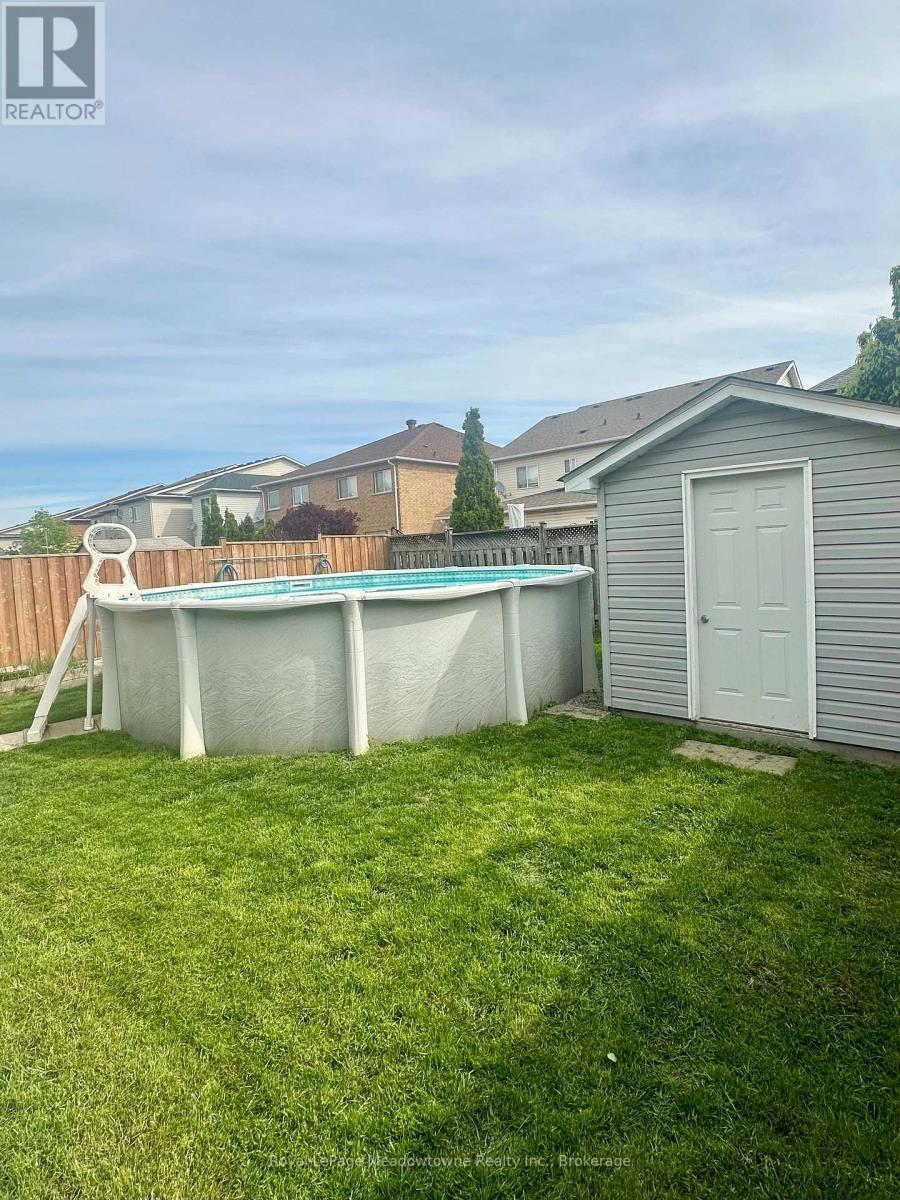 












13 ROBARTS DRIVE

,
Milton (DE Dempsey),




Ontario
L9T5P8

