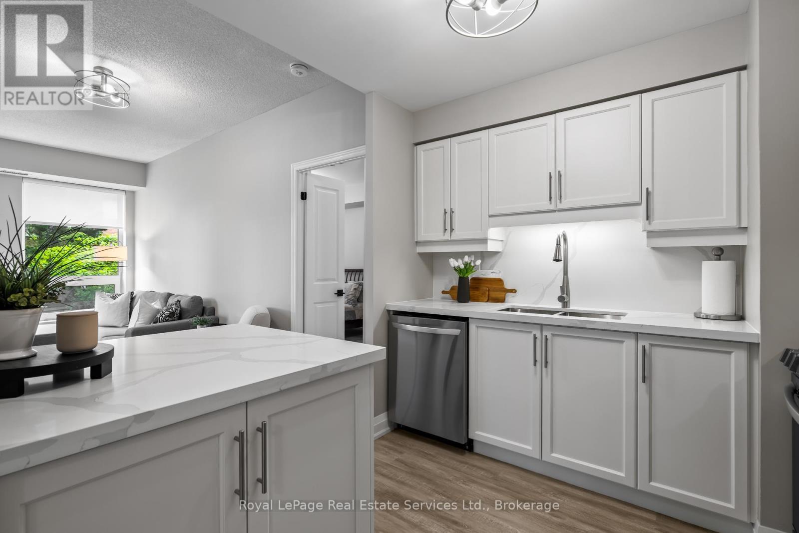 












105 - 60 OLD MILL ROAD

,
Oakville (OO Old Oakville),




Ontario
L6J7V9

