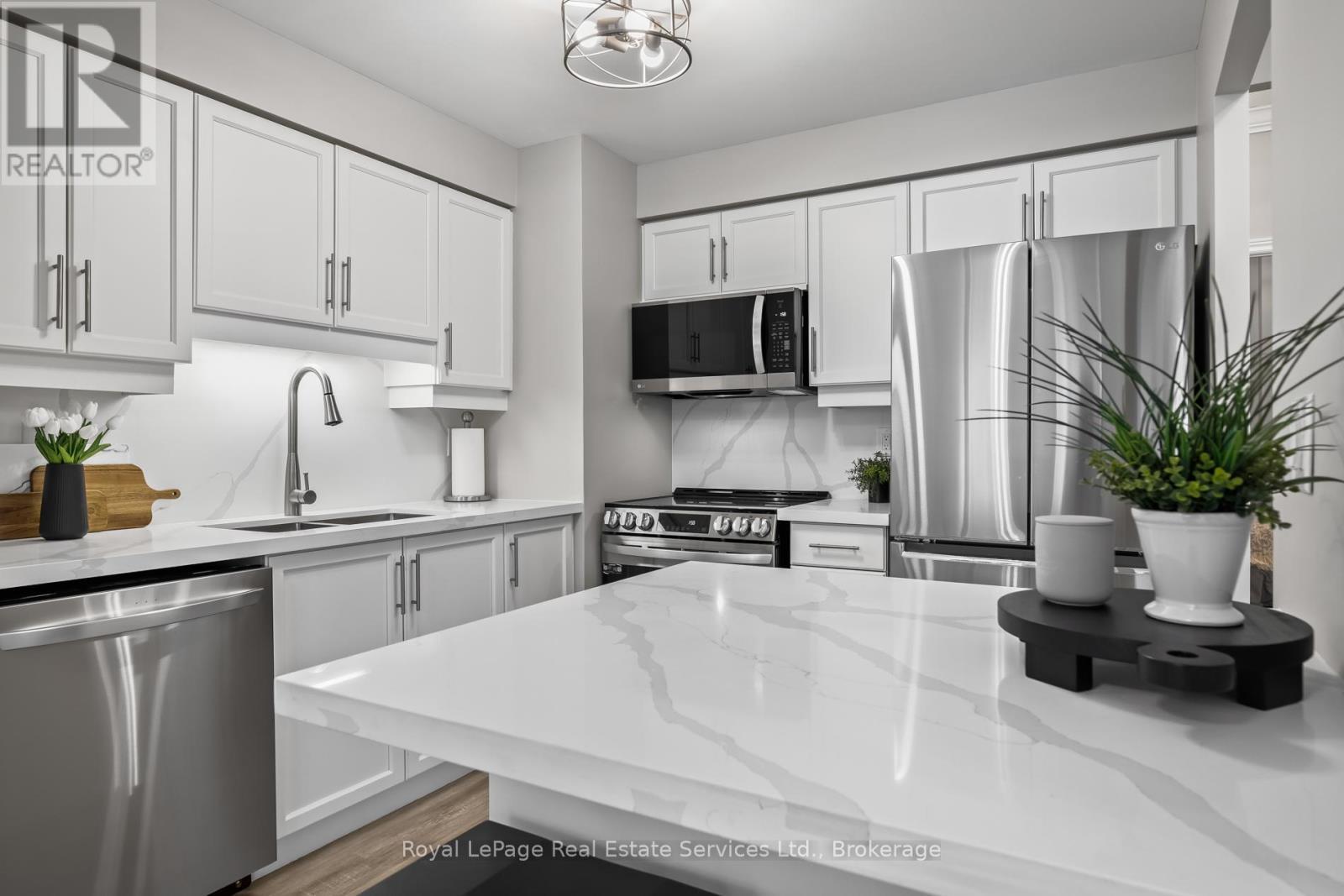 












105 - 60 OLD MILL ROAD

,
Oakville (OO Old Oakville),




Ontario
L6J7V9

